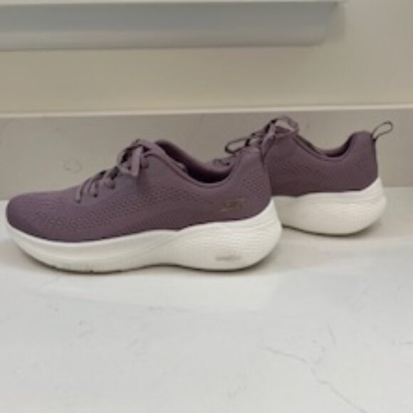 Sketchers Ladies Sz. 8.5 Sneakers - Picture 2 of 4